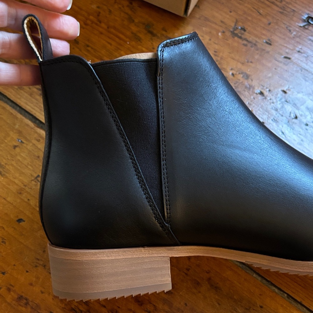 Nisolo Black Eva Everyday Chelsea Boot - Picture 5 of 8